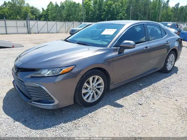 4T1C11AK1MU456194 2021 TOYOTA CAMRY - Image 2