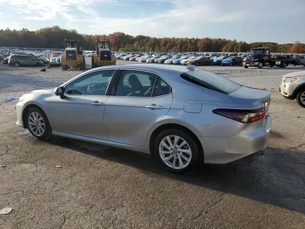 4T1C11AK1MU458365 2021 TOYOTA CAMRY - Image 2