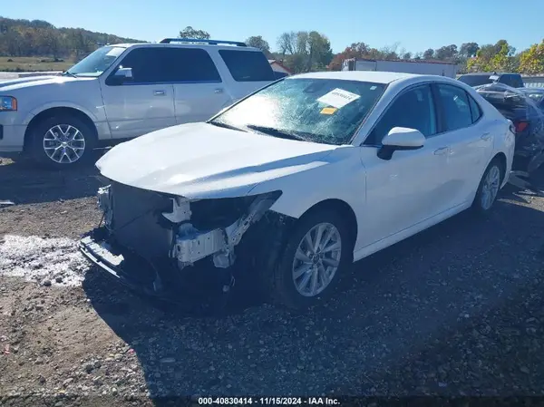 4T1C11AK1MU467454 2021 TOYOTA CAMRY - Image 2