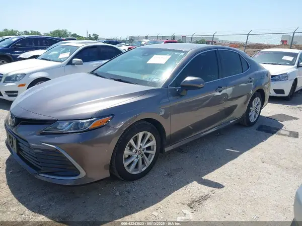 4T1C11AK1MU475120 2021 TOYOTA CAMRY - Image 2
