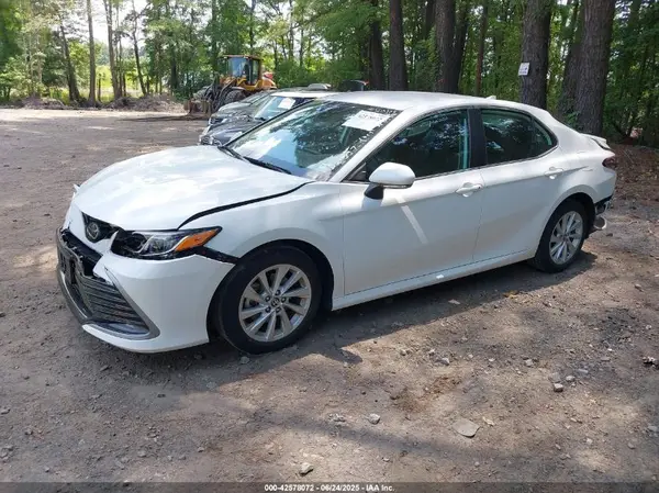 4T1C11AK1MU488479 2021 TOYOTA CAMRY - Image 2