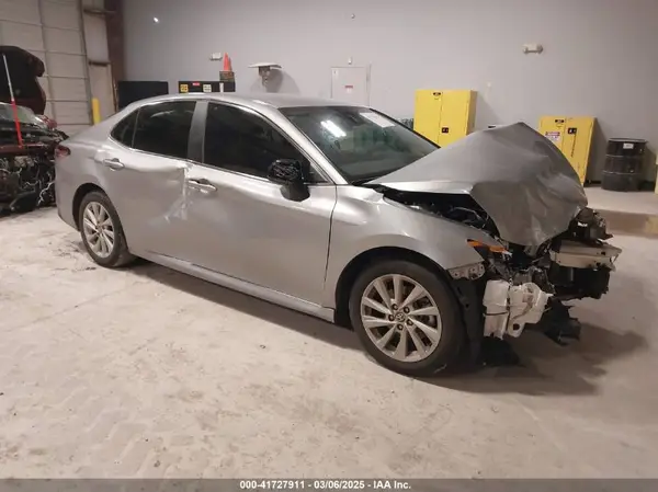4T1C11AK1MU492046 2021 TOYOTA CAMRY - Image 1