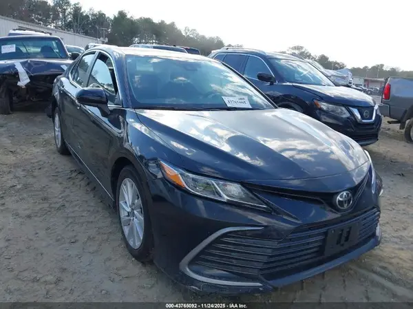 4T1C11AK1MU528463 2021 TOYOTA CAMRY - Image 1