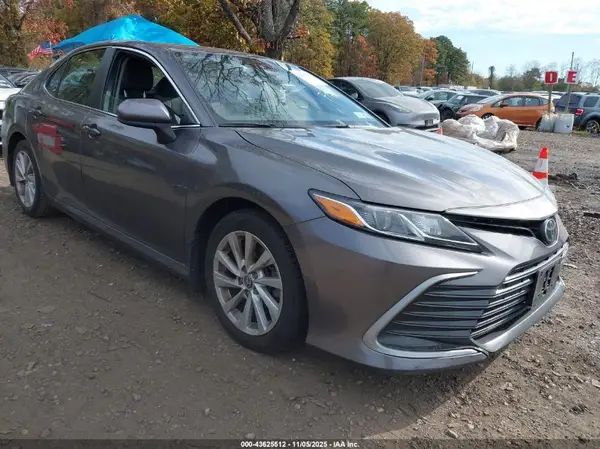 4T1C11AK1MU528611 2021 TOYOTA CAMRY - Image 1