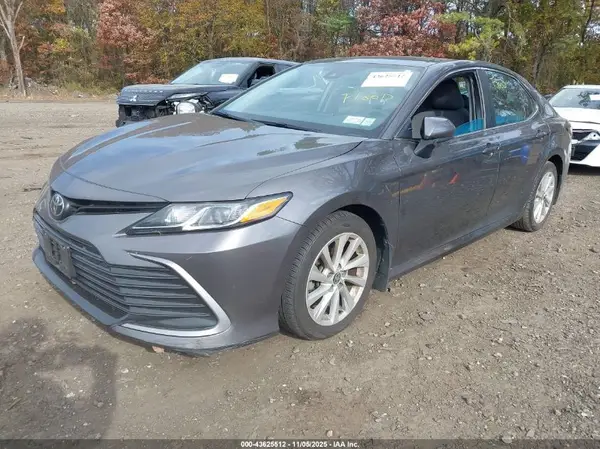 4T1C11AK1MU528611 2021 TOYOTA CAMRY - Image 2