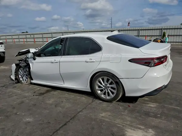 4T1C11AK1MU538071 2021 TOYOTA CAMRY - Image 2