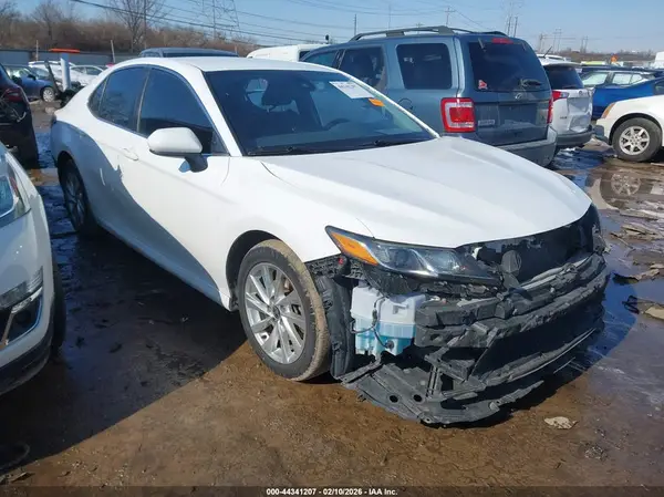 4T1C11AK1MU539267 2021 TOYOTA CAMRY - Image 1