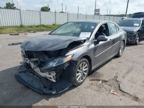 4T1C11AK1MU541021 2021 TOYOTA CAMRY - Image 2