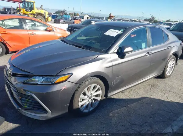 4T1C11AK1MU547806 2021 TOYOTA CAMRY - Image 2