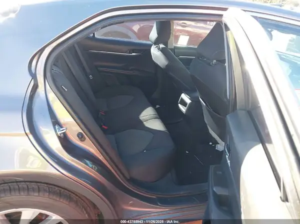 4T1C11AK1MU547806 2021 TOYOTA CAMRY - Image 8