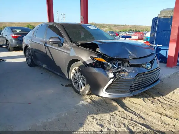 4T1C11AK1MU548292 2021 TOYOTA CAMRY - Image 1