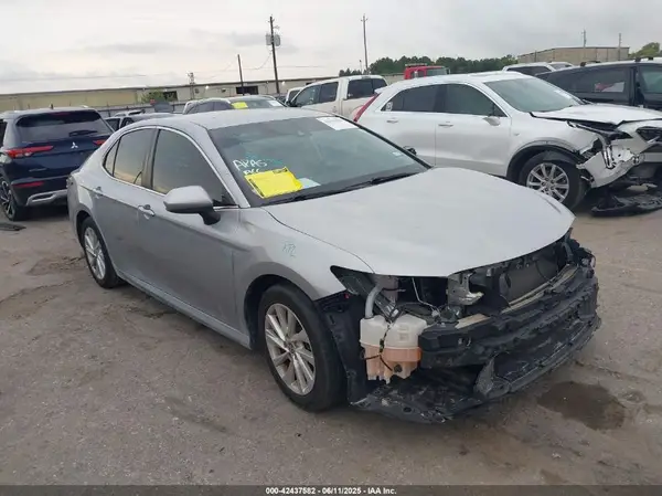 4T1C11AK1MU553038 2021 TOYOTA CAMRY - Image 1