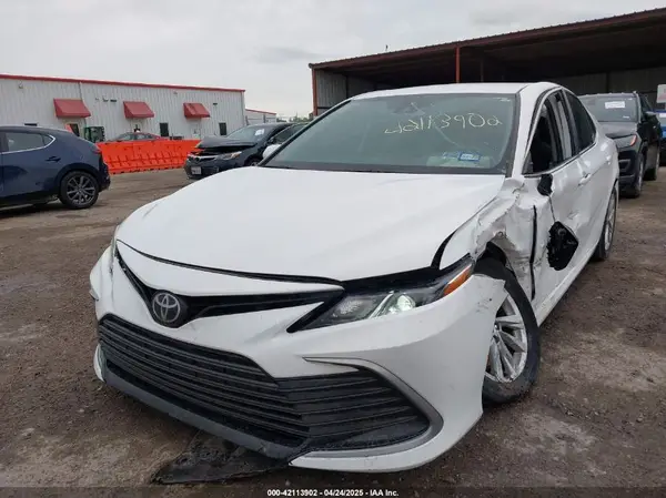 4T1C11AK1MU557526 2021 TOYOTA CAMRY - Image 2