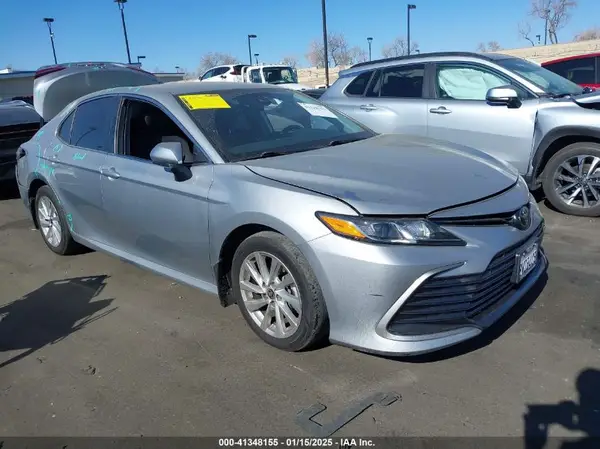 4T1C11AK1MU558420 2021 TOYOTA CAMRY - Image 1