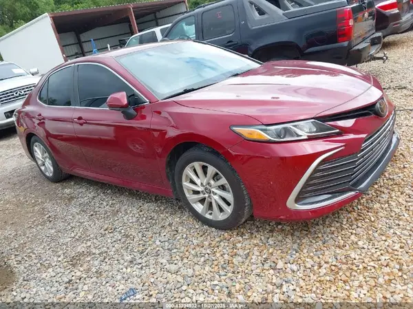 4T1C11AK1MU560846 2021 TOYOTA CAMRY - Image 1