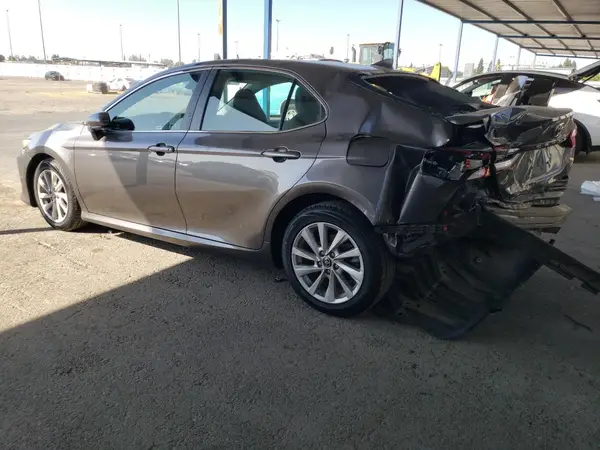 4T1C11AK1MU571524 2021 TOYOTA CAMRY - Image 2