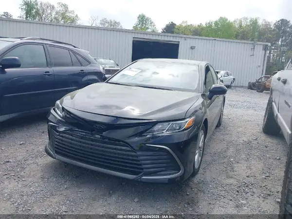 4T1C11AK1MU573886 2021 TOYOTA CAMRY - Image 2