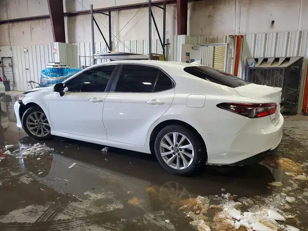 4T1C11AK1MU575511 2021 TOYOTA CAMRY - Image 2