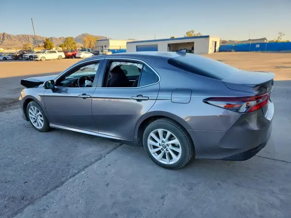 4T1C11AK1MU580398 2021 TOYOTA CAMRY - Image 2