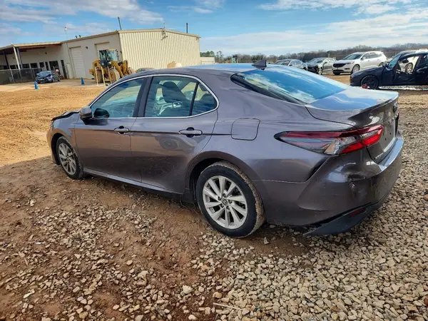 4T1C11AK1MU583446 2021 TOYOTA CAMRY - Image 2