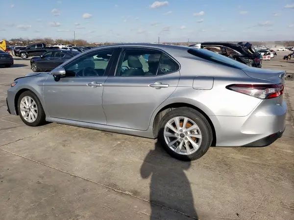 4T1C11AK1MU586900 2021 TOYOTA CAMRY - Image 2