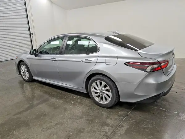 4T1C11AK1MU587948 2021 TOYOTA CAMRY - Image 2