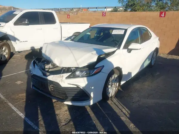 4T1C11AK1MU591191 2021 TOYOTA CAMRY - Image 2