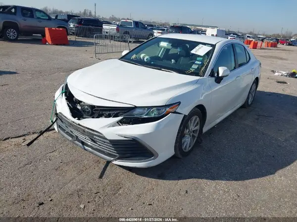 4T1C11AK1MU591322 2021 TOYOTA CAMRY - Image 2