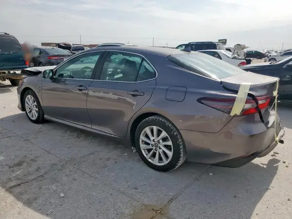 4T1C11AK1MU609575 2021 TOYOTA CAMRY - Image 2