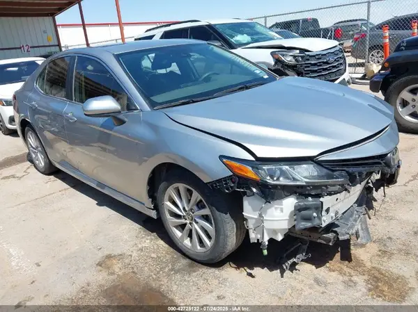 4T1C11AK1MU614128 2021 TOYOTA CAMRY - Image 1