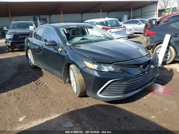 4T1C11AK1NU023797 2022 TOYOTA CAMRY - Image 1