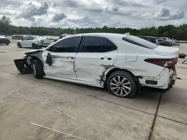 4T1C11AK1NU032645 2022 TOYOTA CAMRY - Image 2