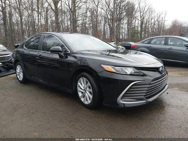 4T1C11AK1NU037747 2022 TOYOTA CAMRY - Image 1