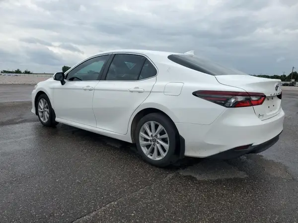 4T1C11AK1NU043581 2022 TOYOTA CAMRY - Image 2