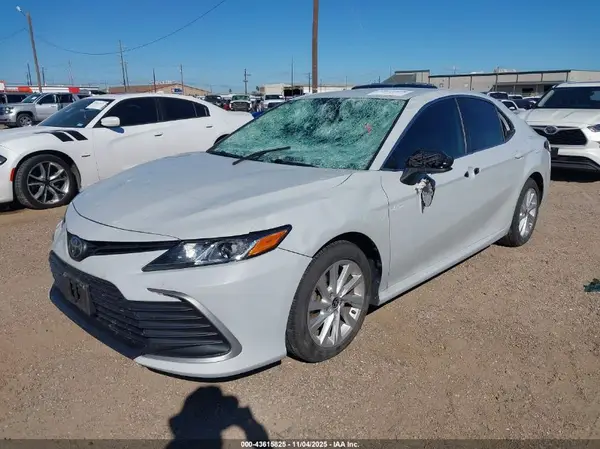 4T1C11AK1NU051762 2022 TOYOTA CAMRY - Image 2