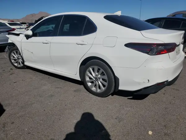 4T1C11AK1NU053401 2022 TOYOTA CAMRY - Image 2