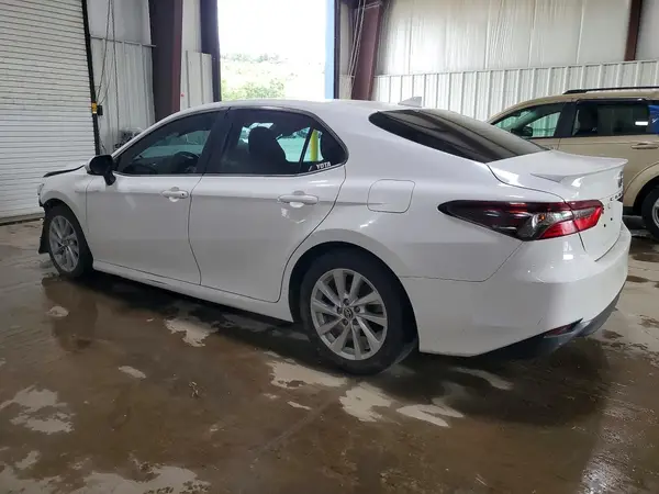4T1C11AK1NU054712 2022 TOYOTA CAMRY - Image 2
