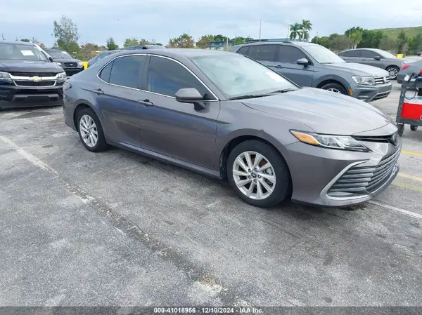 4T1C11AK1NU054984 2022 TOYOTA CAMRY - Image 1