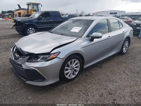 4T1C11AK1NU055584 2022 TOYOTA CAMRY - Image 2