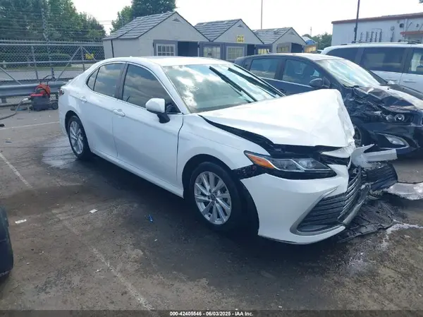 4T1C11AK1NU060252 2022 TOYOTA CAMRY - Image 1