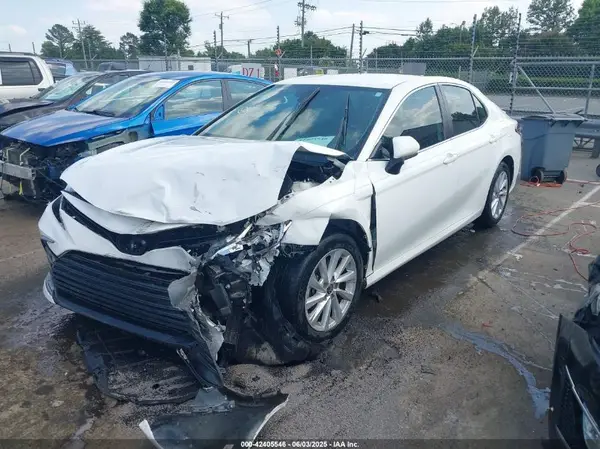 4T1C11AK1NU060252 2022 TOYOTA CAMRY - Image 2