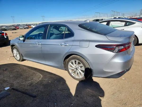 4T1C11AK1NU064690 2022 TOYOTA CAMRY - Image 2