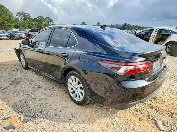 4T1C11AK1NU070800 2022 TOYOTA CAMRY - Image 2