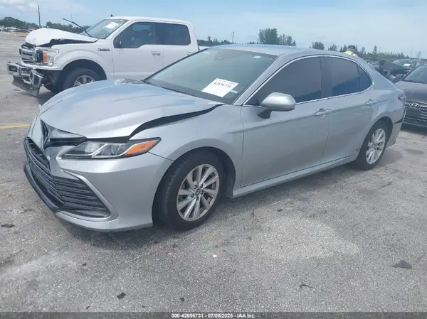 4T1C11AK1NU072868 2022 TOYOTA CAMRY - Image 2