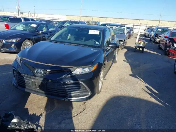4T1C11AK1NU621176 2022 TOYOTA CAMRY - Image 2