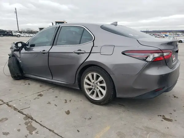 4T1C11AK1NU627933 2022 TOYOTA CAMRY - Image 2