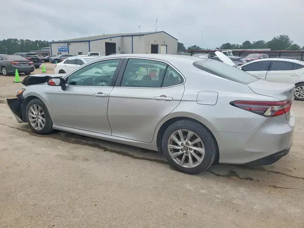 4T1C11AK1NU628211 2022 TOYOTA CAMRY - Image 2