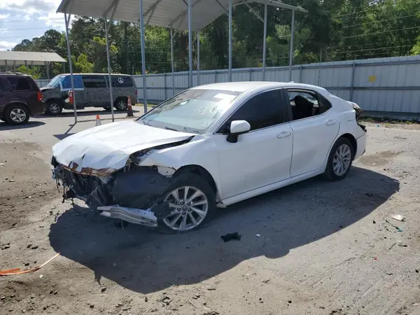 4T1C11AK1NU628256 2022 TOYOTA CAMRY - Image 1