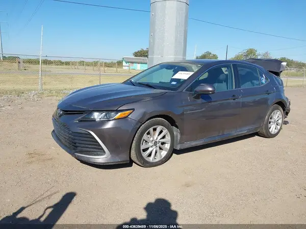 4T1C11AK1NU628709 2022 TOYOTA CAMRY - Image 2