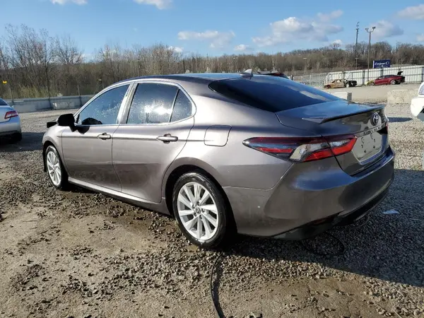 4T1C11AK1NU630461 2022 TOYOTA CAMRY - Image 2